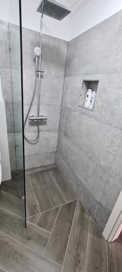 Апартаменты White Rezidence Куртя-де-Арджеш Экстерьер фото